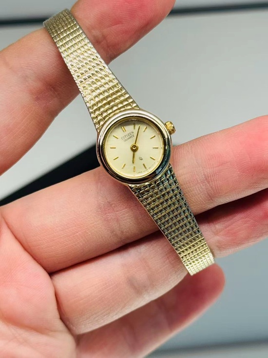 Vintage Citizen Quartz Women’s Gold Tone Watch 16.7mm New Battery Runs Well main image 6